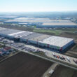 Amplasat strategic pe platforma logistică H.Essers de la Bolintin Deal, acest depozit este special conceput pentru stocarea produselor de protecție a plantelor și a semințelor, contribuind semnificativ la creșterea eficienței operaționale.