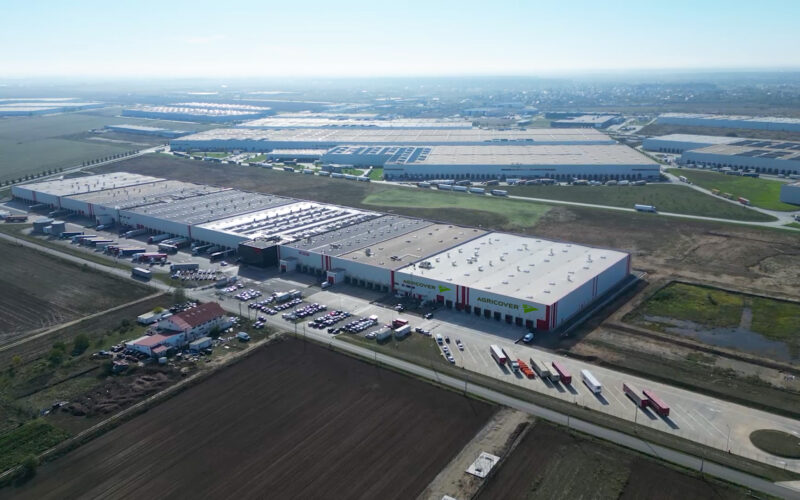 Amplasat strategic pe platforma logistică H.Essers de la Bolintin Deal, acest depozit este special conceput pentru stocarea produselor de protecție a plantelor și a semințelor, contribuind semnificativ la creșterea eficienței operaționale.