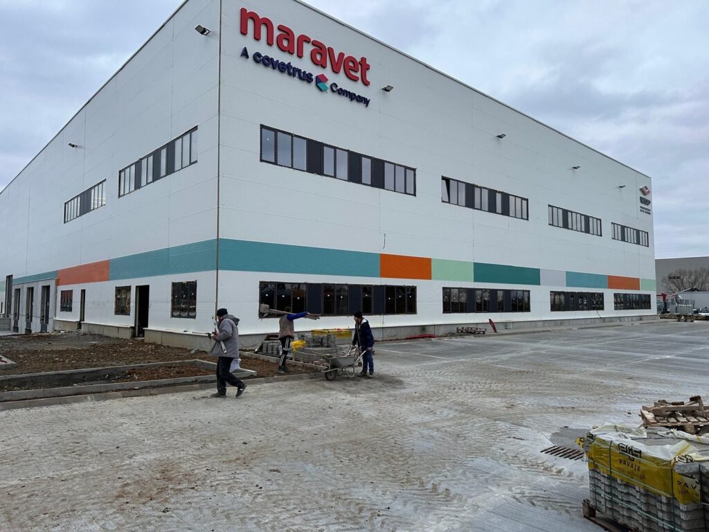Administratorul Electrocenter Due, Ioan Cheța, anunța finalizarea cu succes a conexiunilor electrice în tablourile furnizate de partenerul său Eaton Electro Producție.
