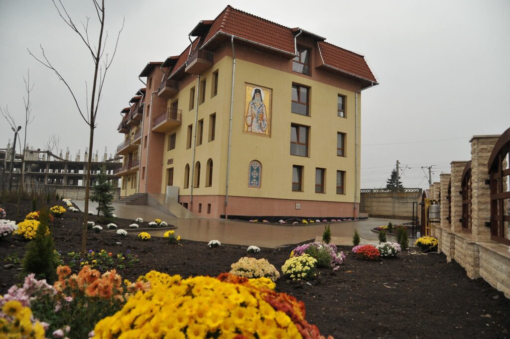 Consiliul Județean (CJ) Cluj a aprobat un proiect de hotărâre ce vine în sprijinul Arhiepiscopiei Vadului, Feleacului și Clujului în demersul de accesare a unor fonduri europene nerambursabile pentru extinderea Centrului de Îngrijiri Paliative Sf. Nectarie.